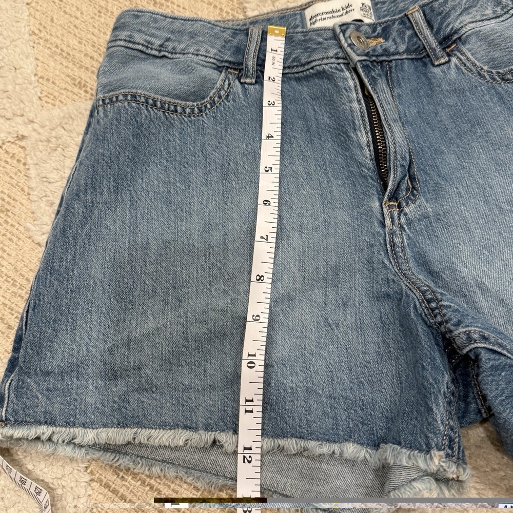 Abercrombie Bear NYC Kids High Rise Relaxed Denim Shorts Size 15/16 Regular - Picture 5 of 9